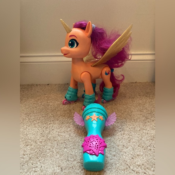 My Little Pony: A New Generation Movie Sing 'N Skate Sunny Starscout - Picture 1 of 5